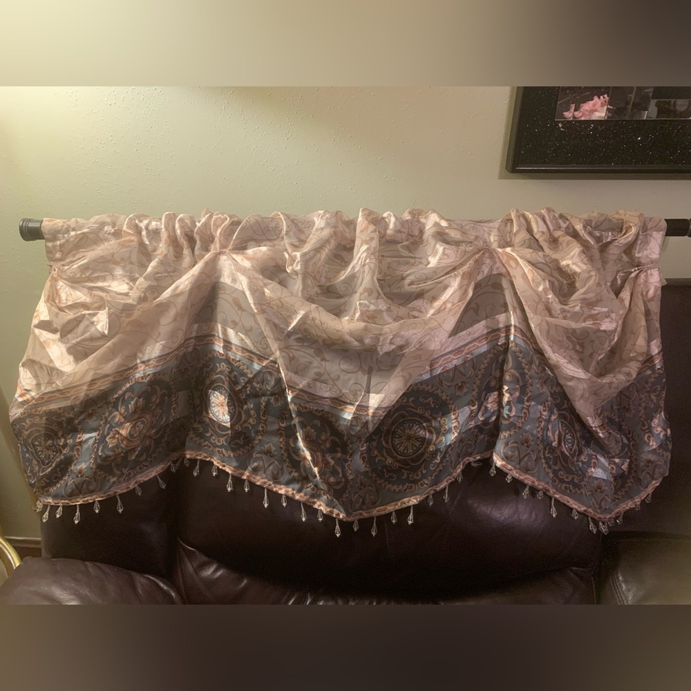 Set of 6 Elegant Cream and Blue Valance